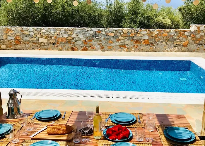Family Sea View With Private Pool Stoúpa