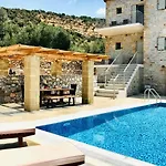 Family Sea View With Private Pool * Stoúpa