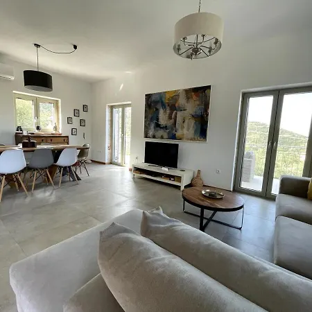 Family Sea View With Private Pool Stoúpa