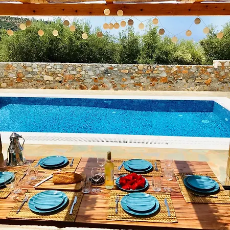 Family Sea View With Private Pool Στούπα