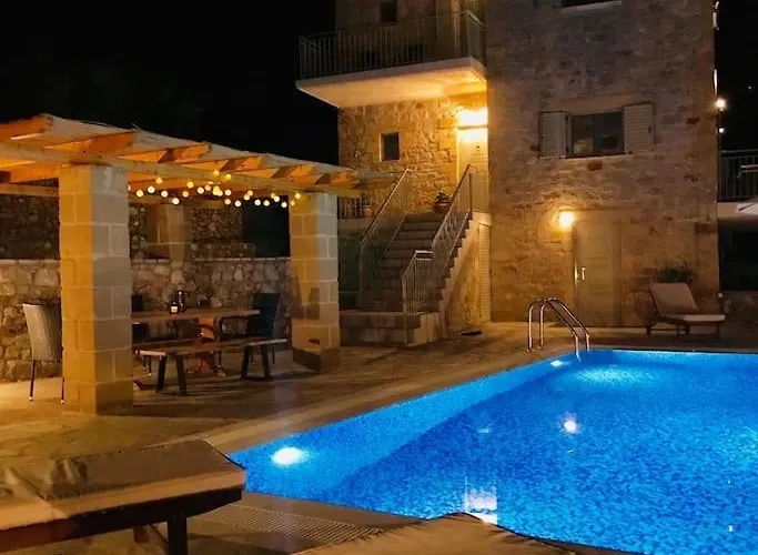 Family Sea View With Private Pool * Stoúpa