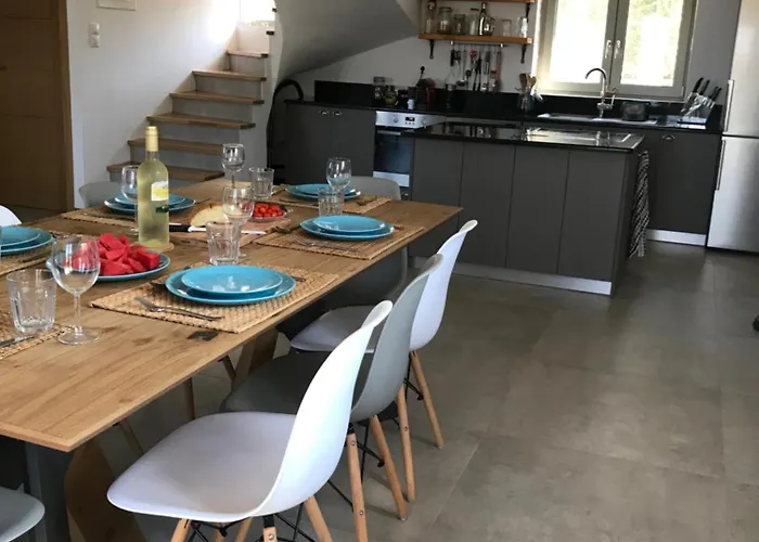 Family Sea View With Private Pool Στούπα