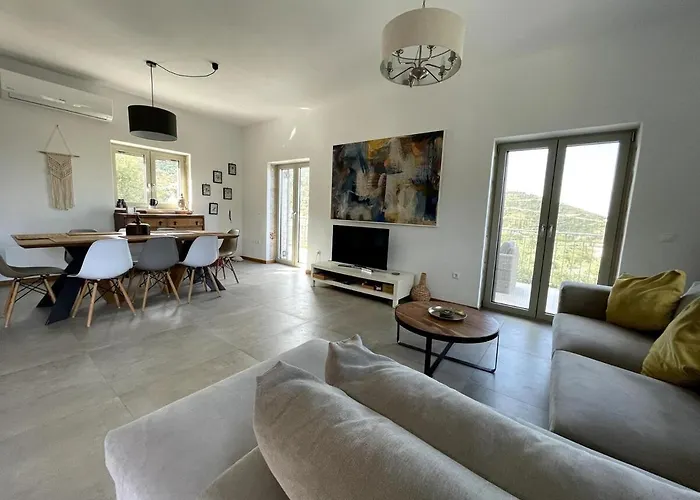 Family Sea View With Private Pool Stoúpa