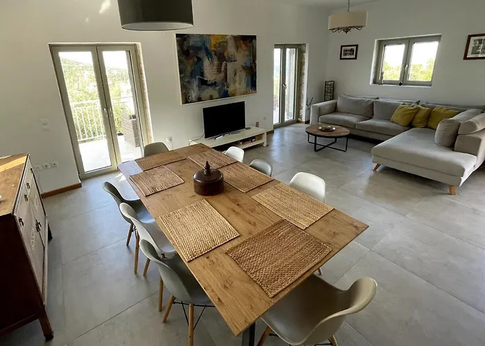 Family Sea View With Private Pool * Stoúpa